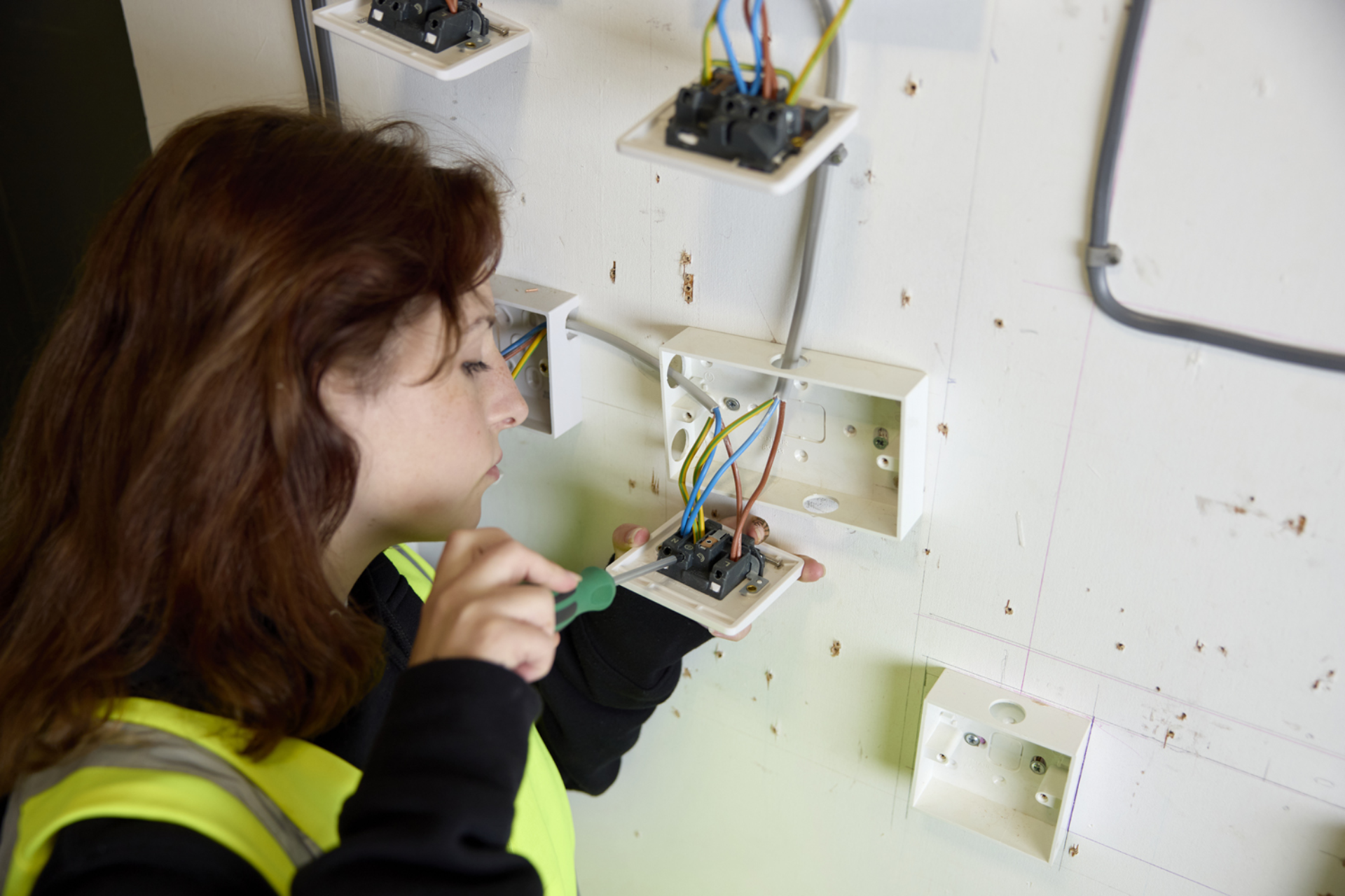 Electrical Moulton College 081025 2090