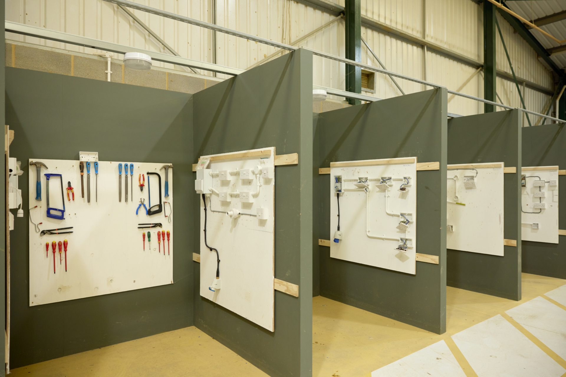 Electrical Moulton College 081025 1621